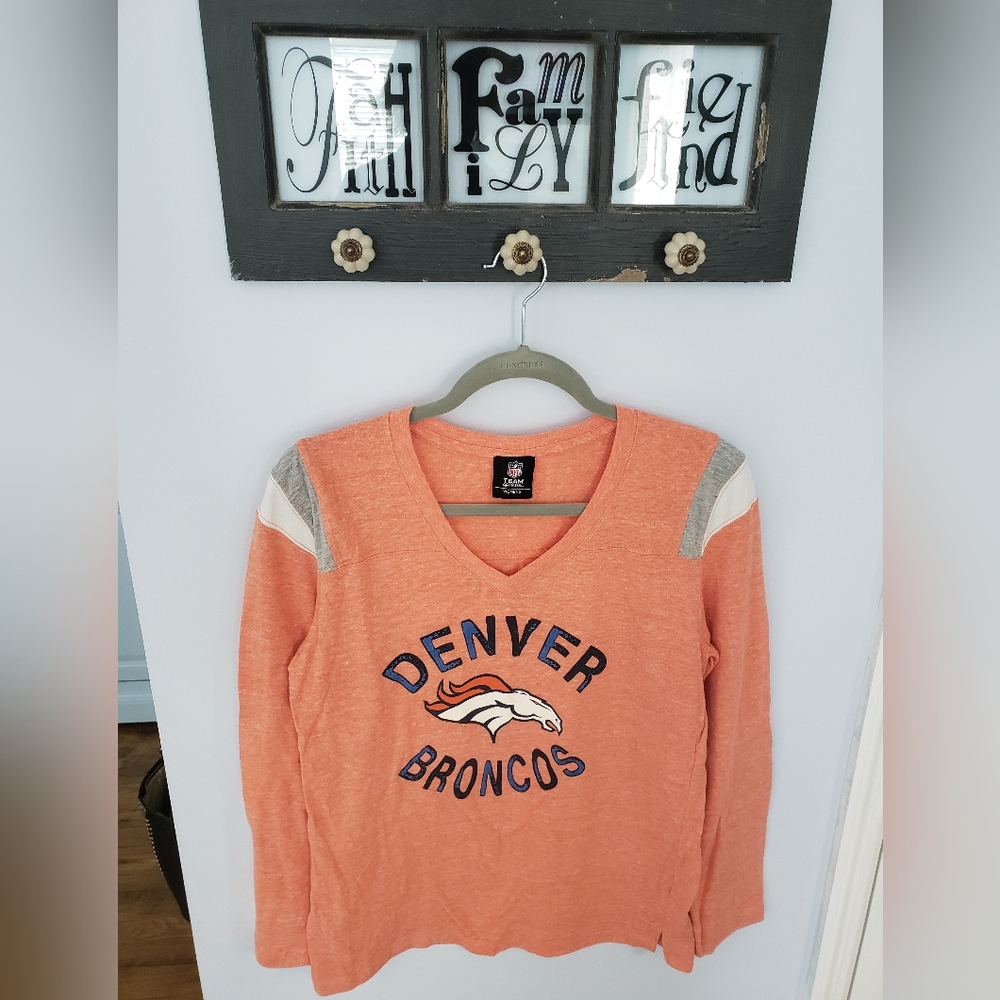 Denver 🏈 Broncos V-neck long sleeve shirt 🧡💙